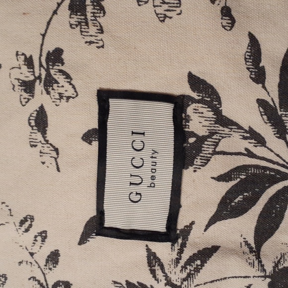GUCCI FEMALE SATIN BLOOM POUCH TOTE NWT - Picture 4 of 11